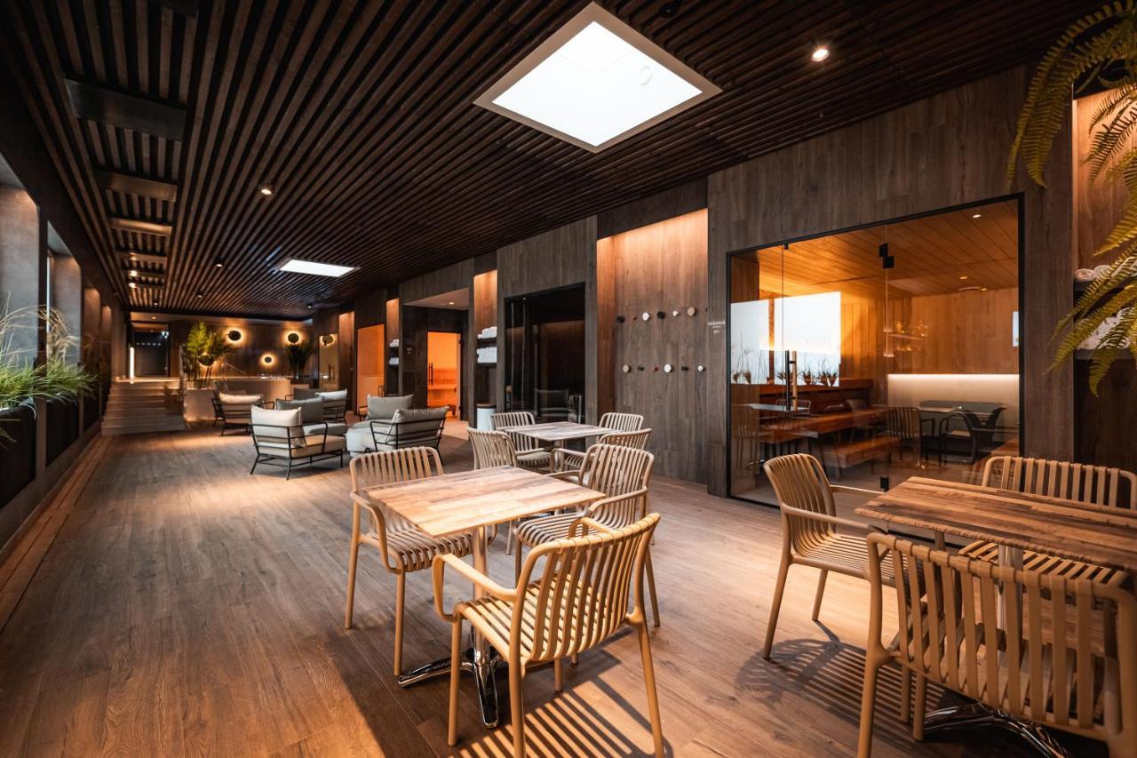 Meri Seaside Hotel & Spa กูรัซซาเร ภายนอก รูปภาพ