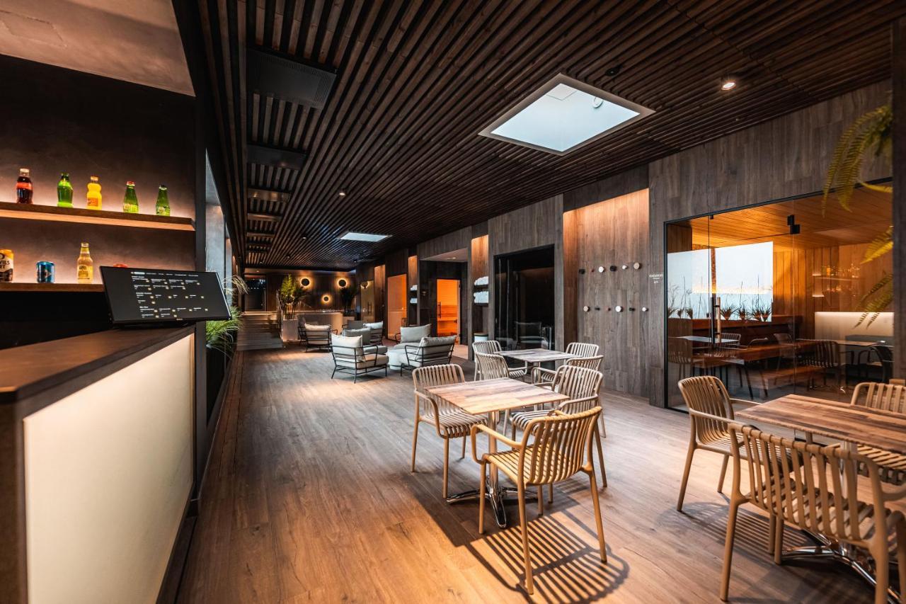 Meri Seaside Hotel & Spa กูรัซซาเร ภายนอก รูปภาพ