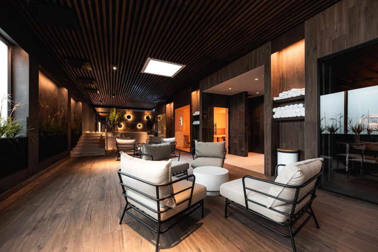 Meri Seaside Hotel & Spa กูรัซซาเร ภายนอก รูปภาพ
