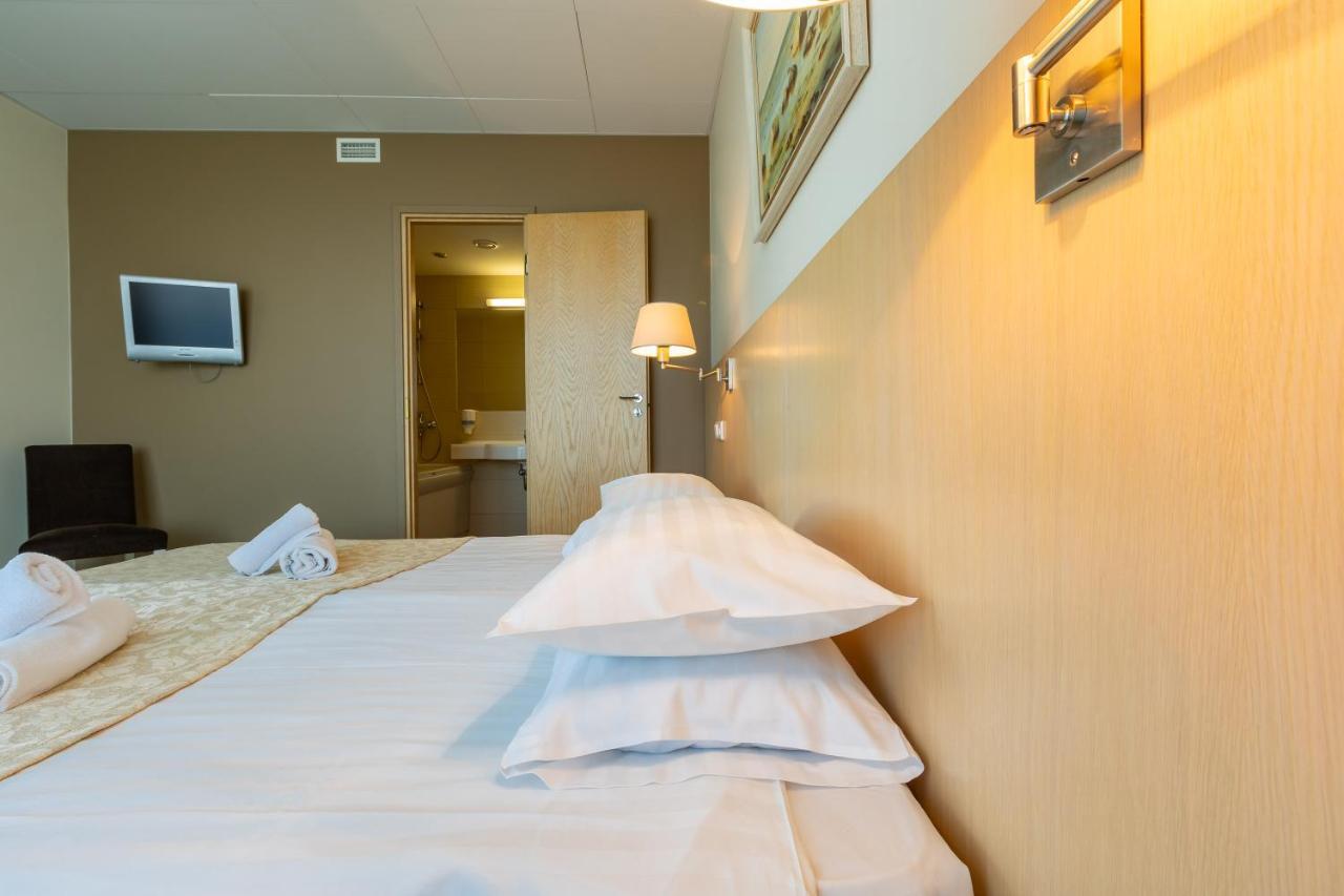 Meri Seaside Hotel & Spa กูรัซซาเร ภายนอก รูปภาพ