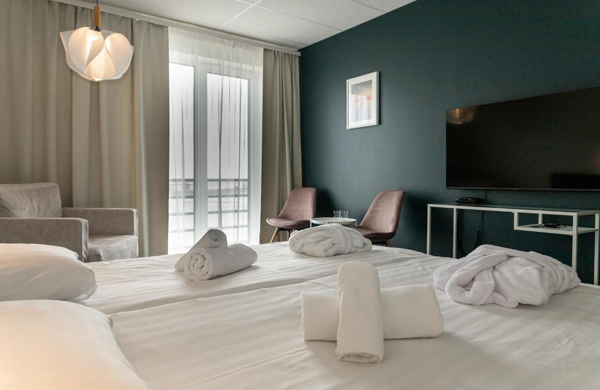 Meri Seaside Hotel & Spa กูรัซซาเร ภายนอก รูปภาพ