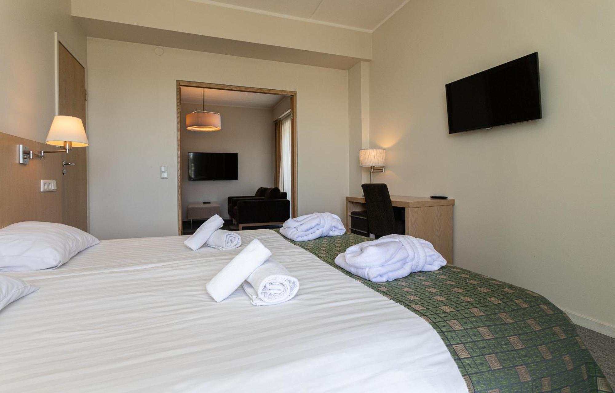 Meri Seaside Hotel & Spa กูรัซซาเร ภายนอก รูปภาพ
