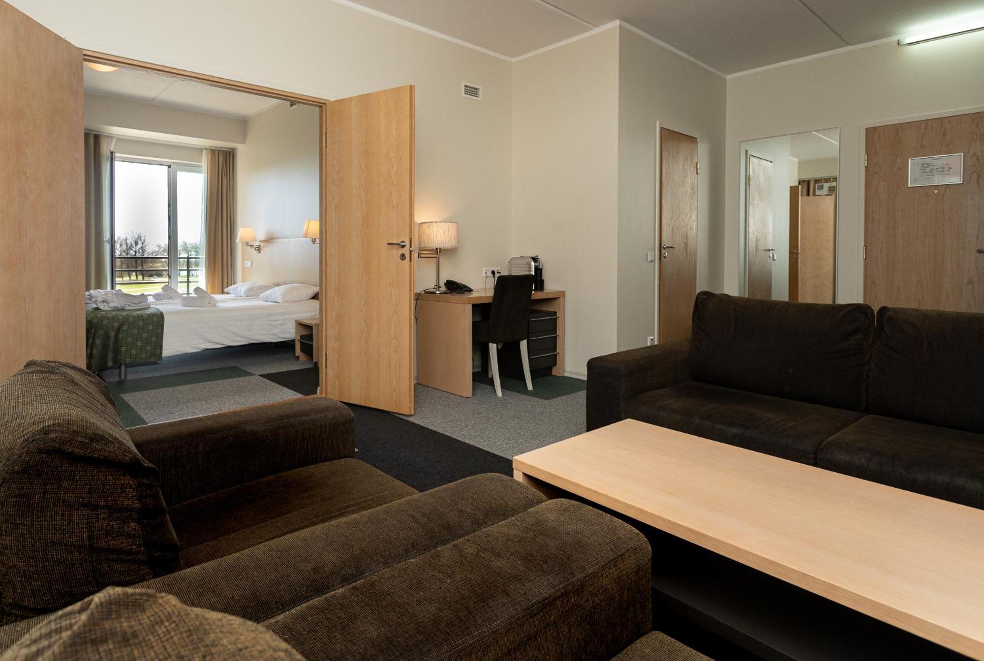 Meri Seaside Hotel & Spa กูรัซซาเร ภายนอก รูปภาพ