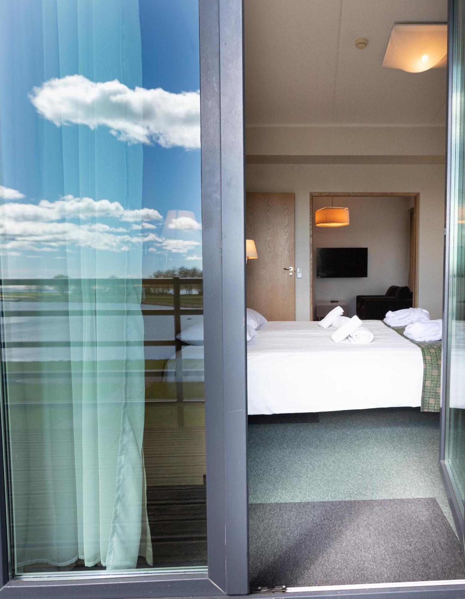 Meri Seaside Hotel & Spa กูรัซซาเร ภายนอก รูปภาพ